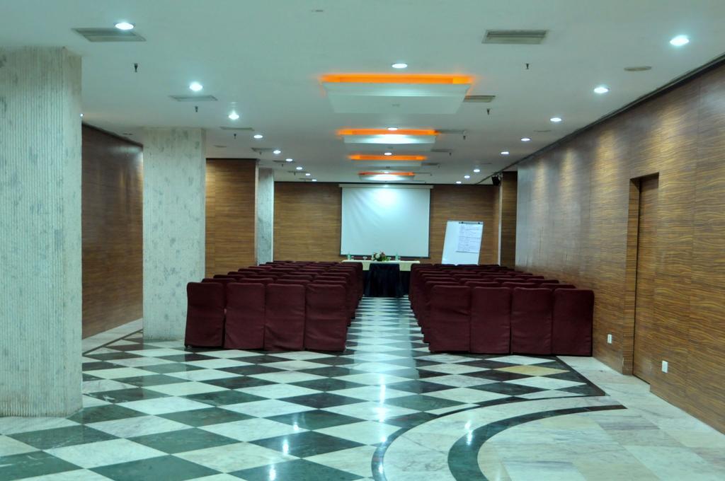 Indismart Hotel Calcuta Exterior foto
