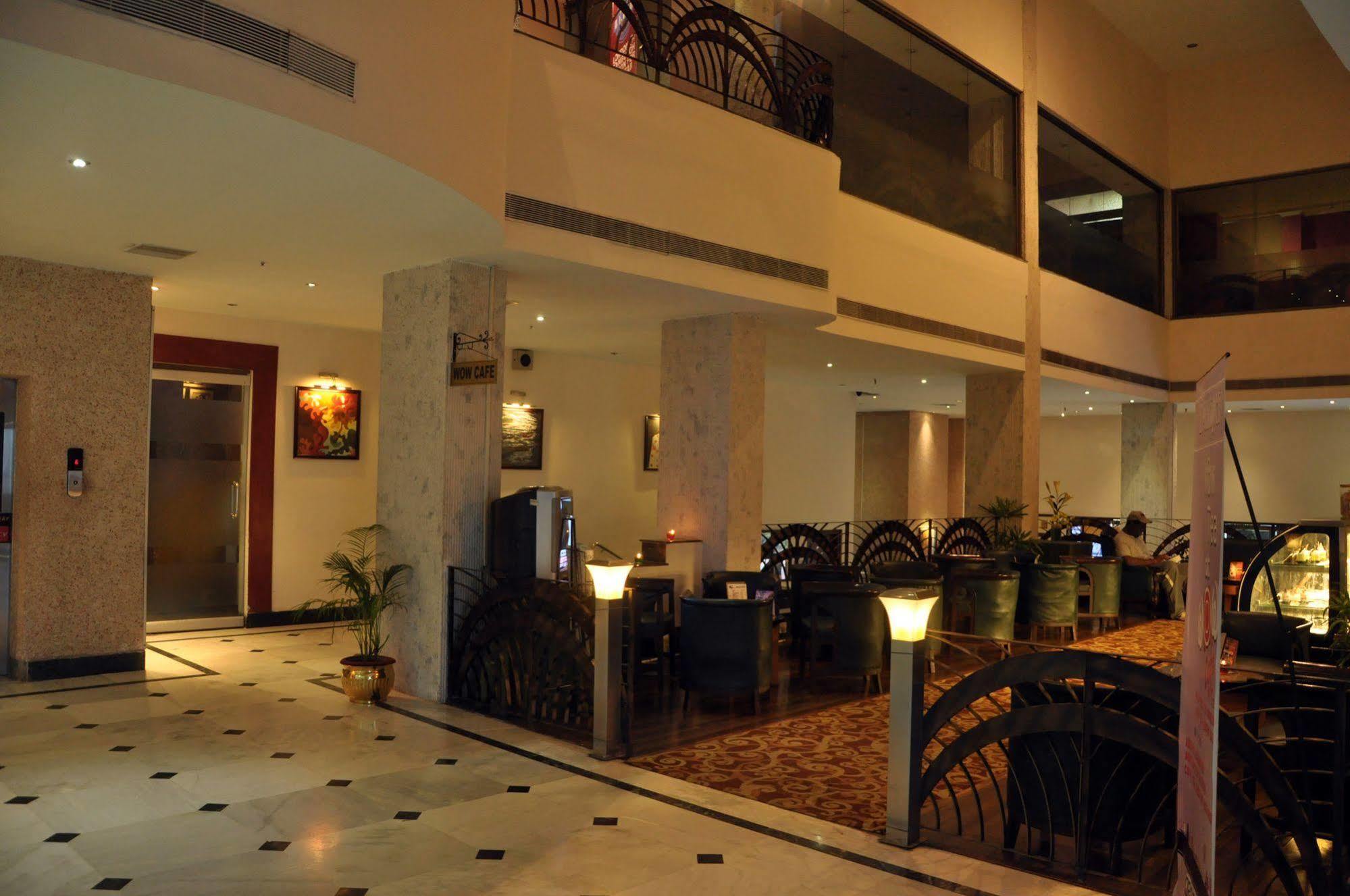 Indismart Hotel Calcuta Exterior foto